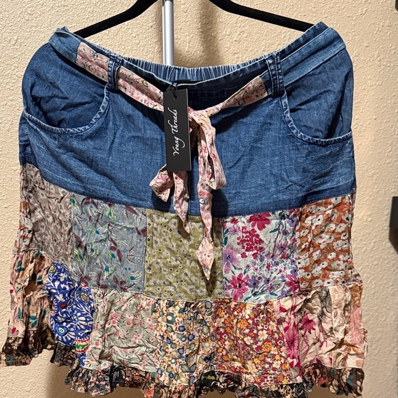 Floral Patchwork Denim Skirt​ - Picture 2 of 14